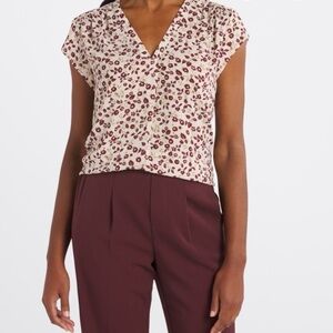 Chic V-Neck Floral Blouse in Cream and Red